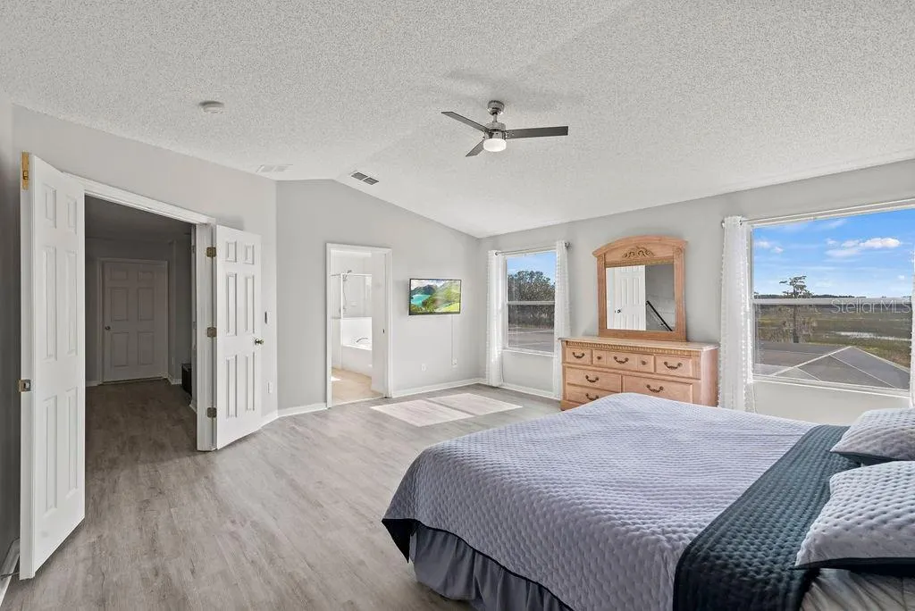 403 SUNSET VIEW DR