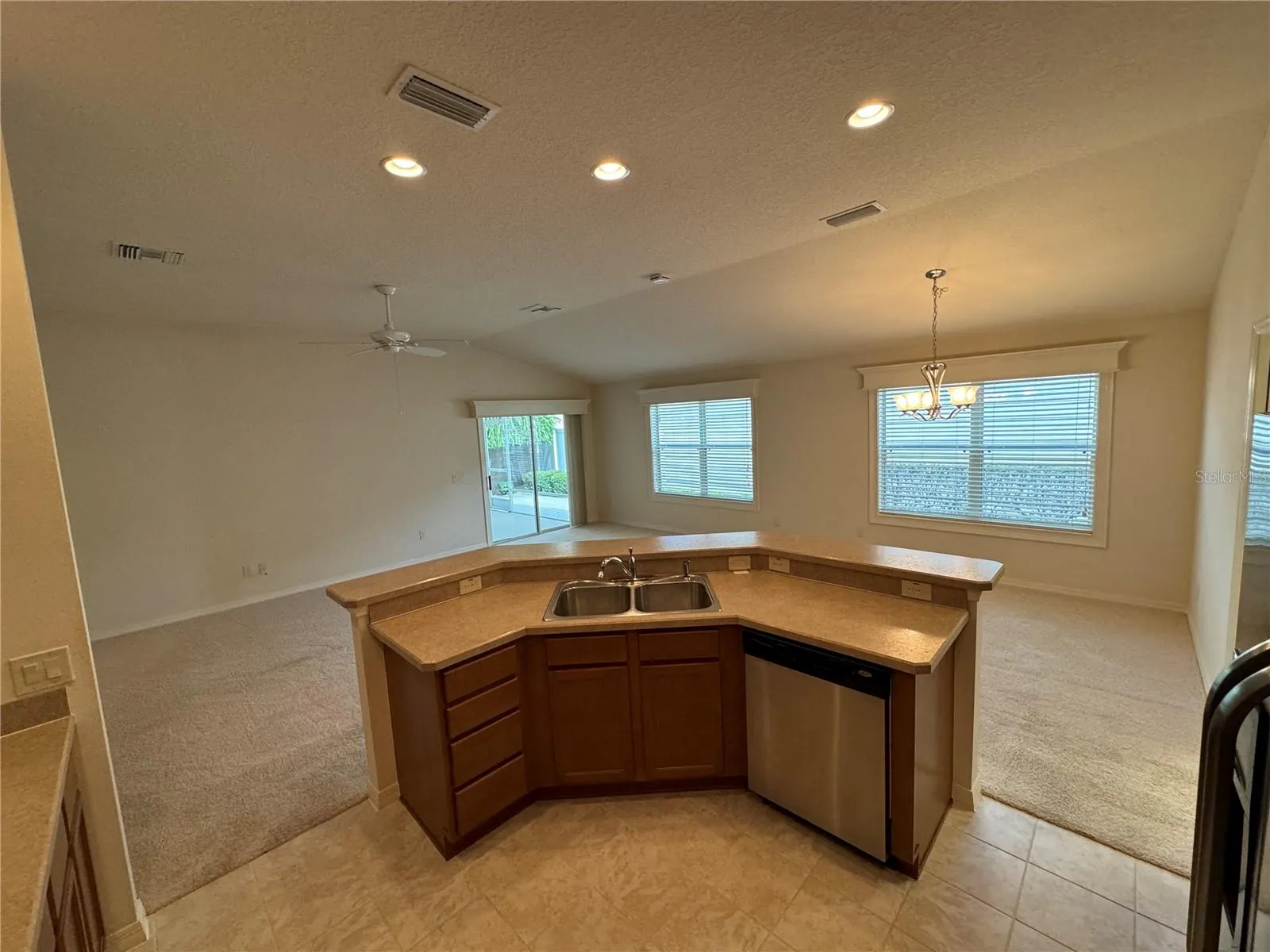 2238 SOUTHWOOD DR
