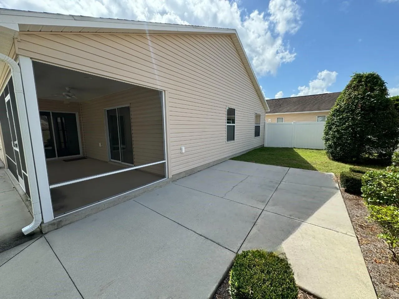 2238 SOUTHWOOD DR
