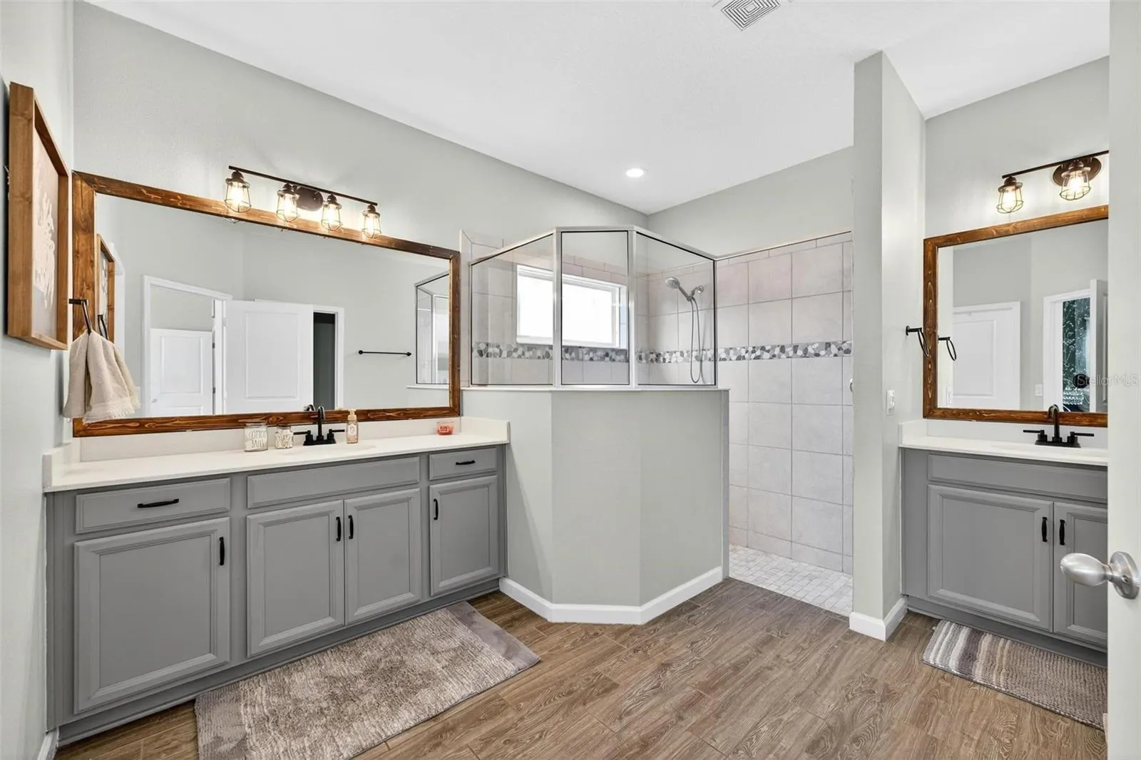 1711 REFLECTION LN