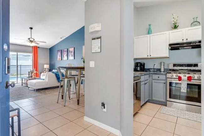 7820 LAUREL OAK LN