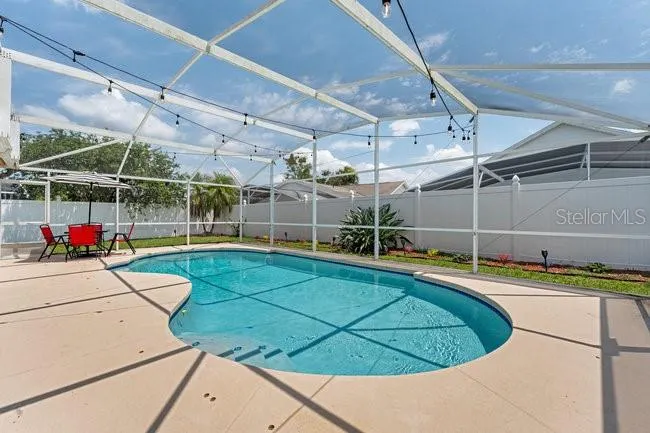 7820 LAUREL OAK LN