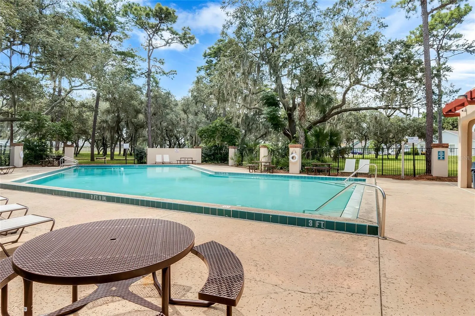 7820 LAUREL OAK LN