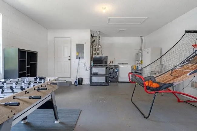 7820 LAUREL OAK LN