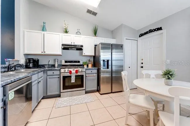 7820 LAUREL OAK LN