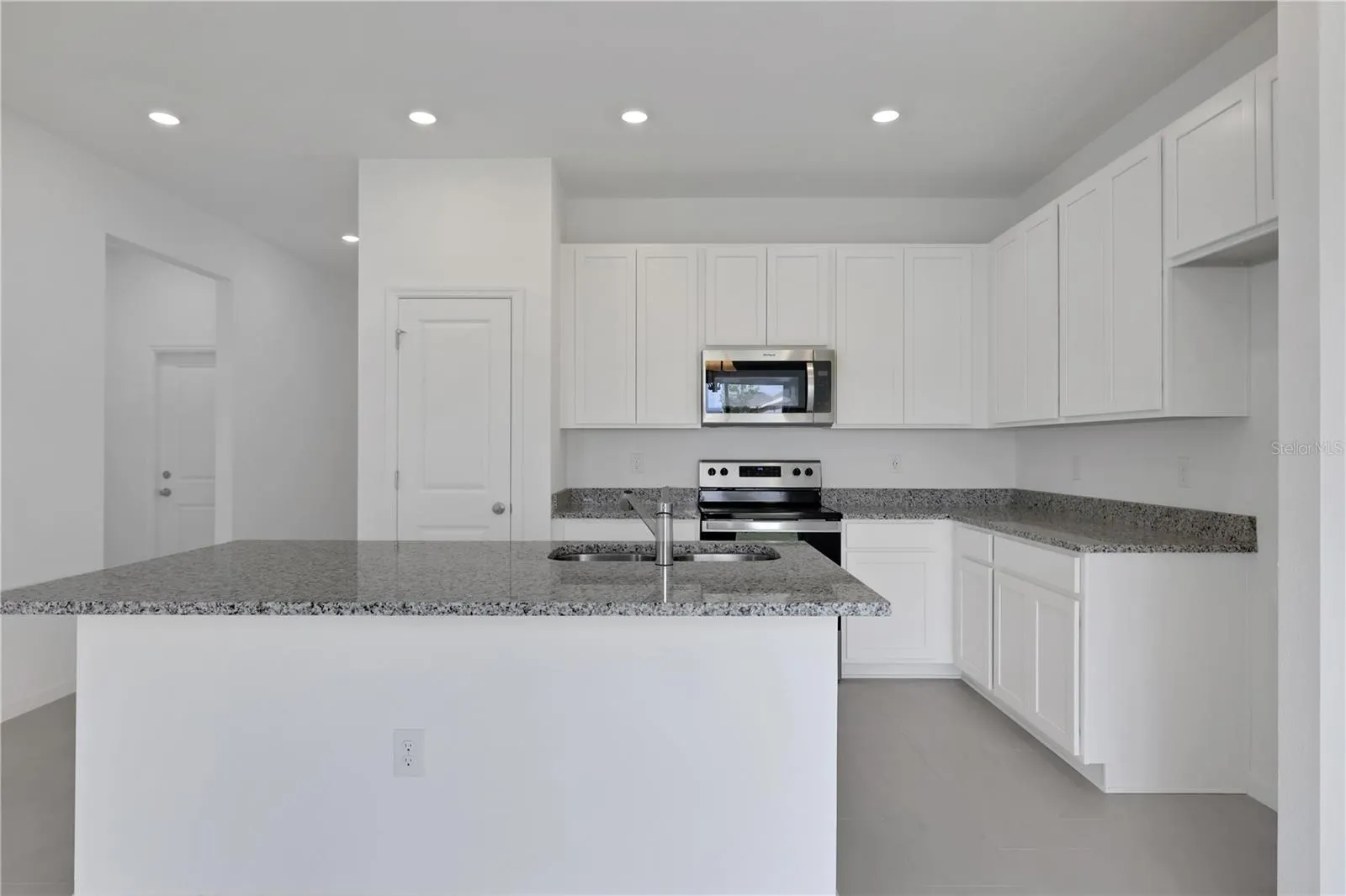 272 MEREDITH BLVD