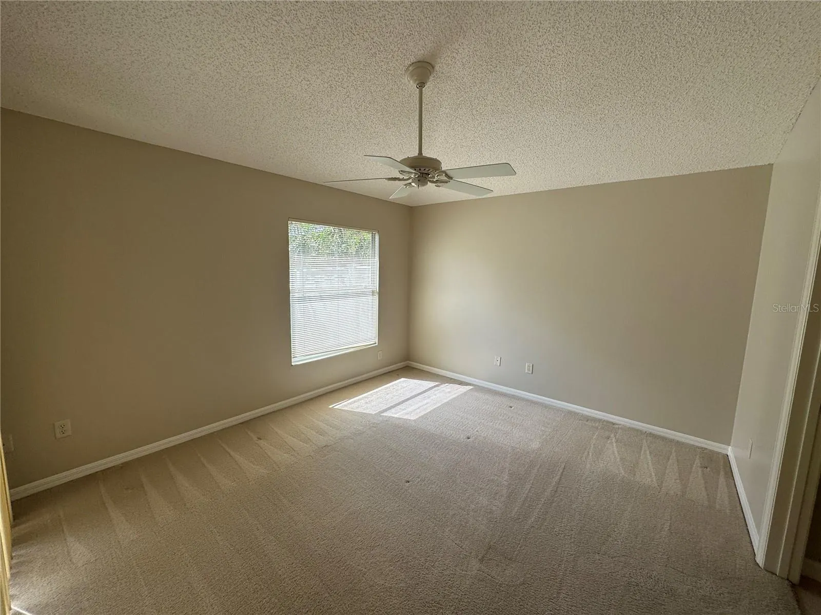 1556 CONWAY CT