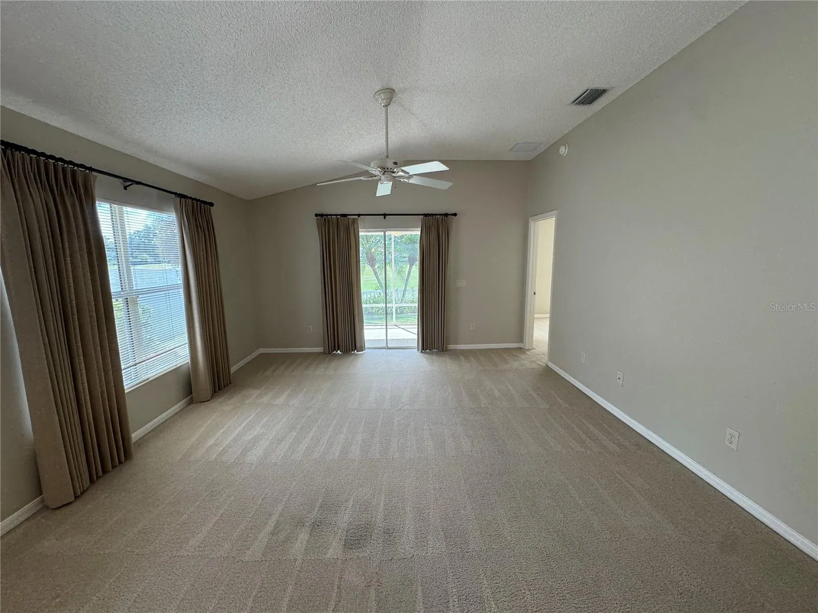 1556 CONWAY CT