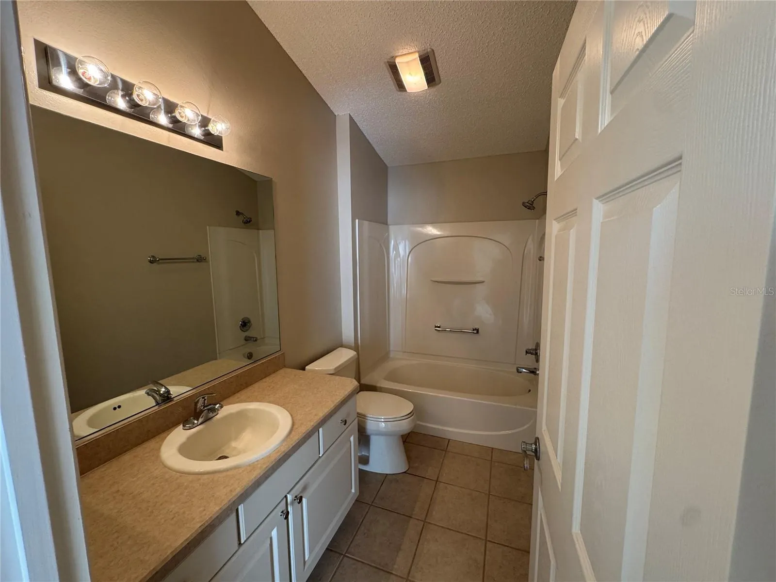 1556 CONWAY CT