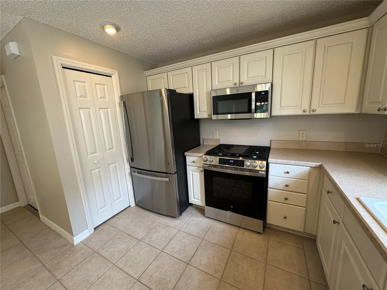 1556 CONWAY CT