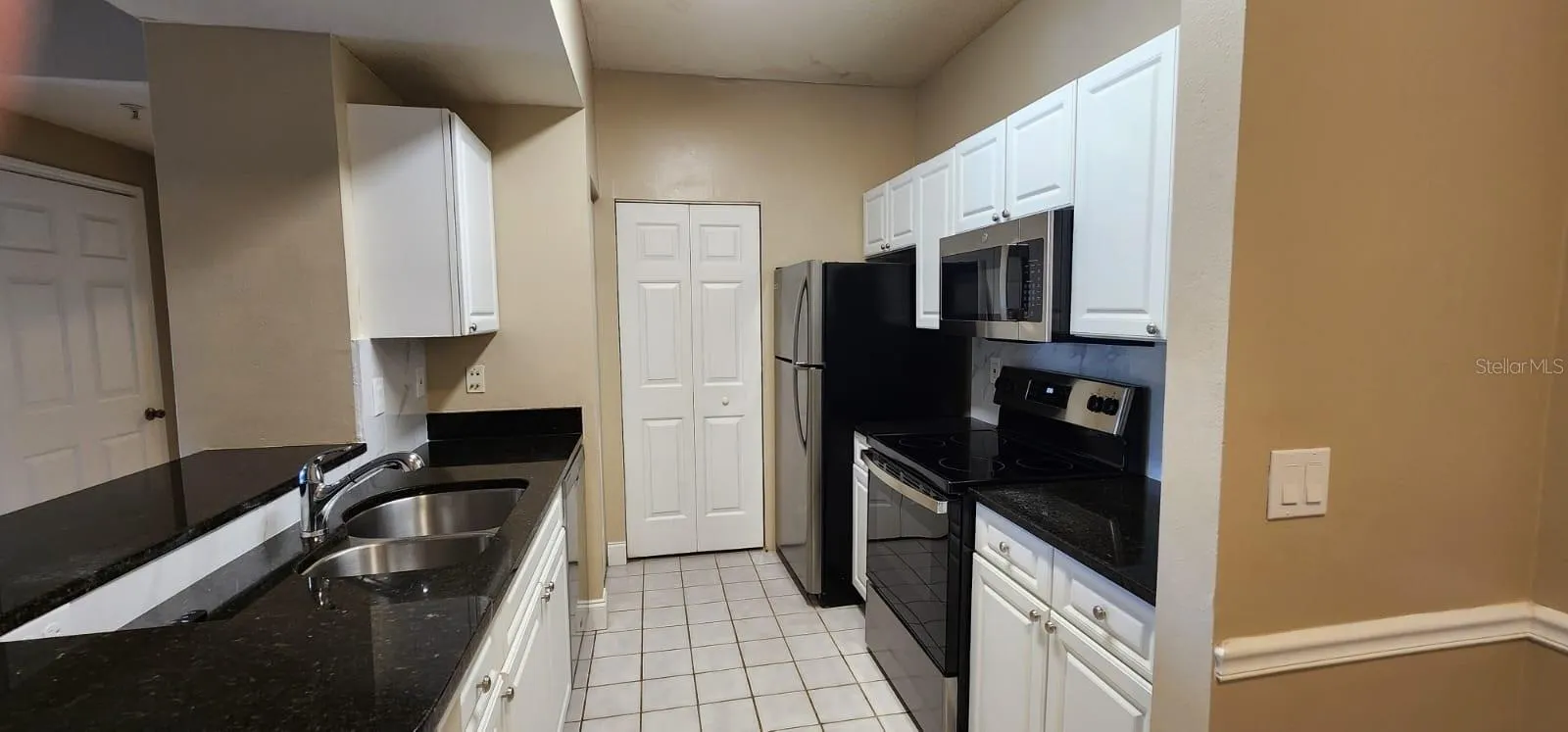 2015 RESTON RD #2211, #2211