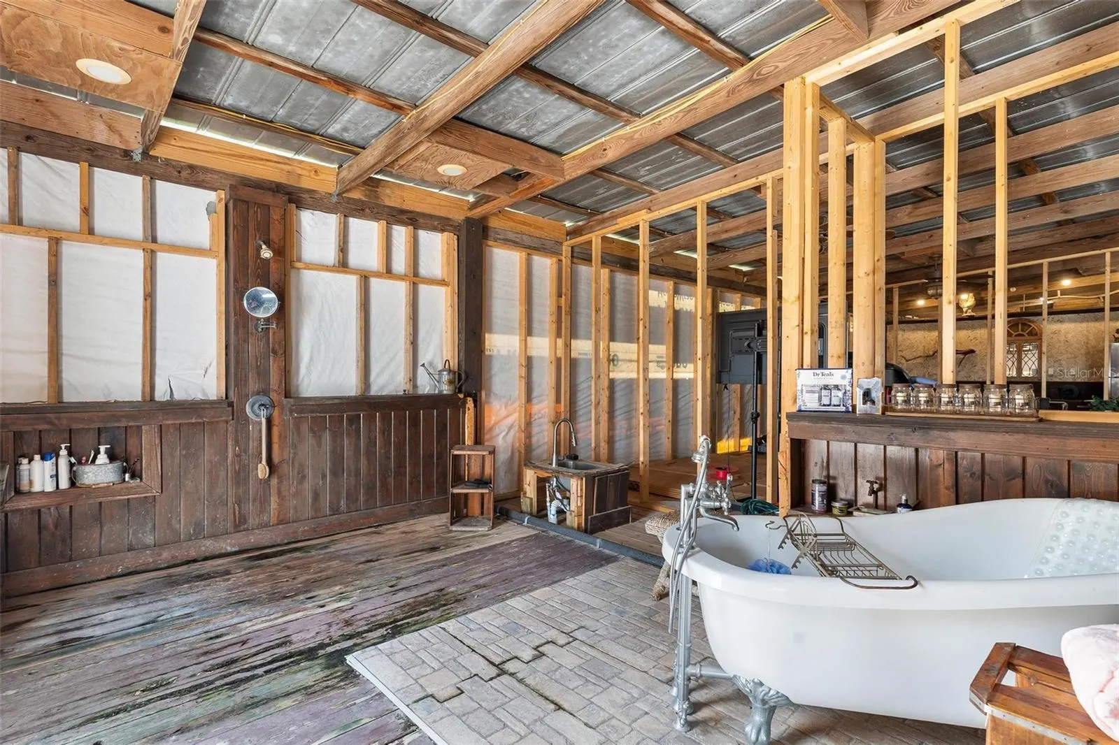 7086 NUMBER TWO RD