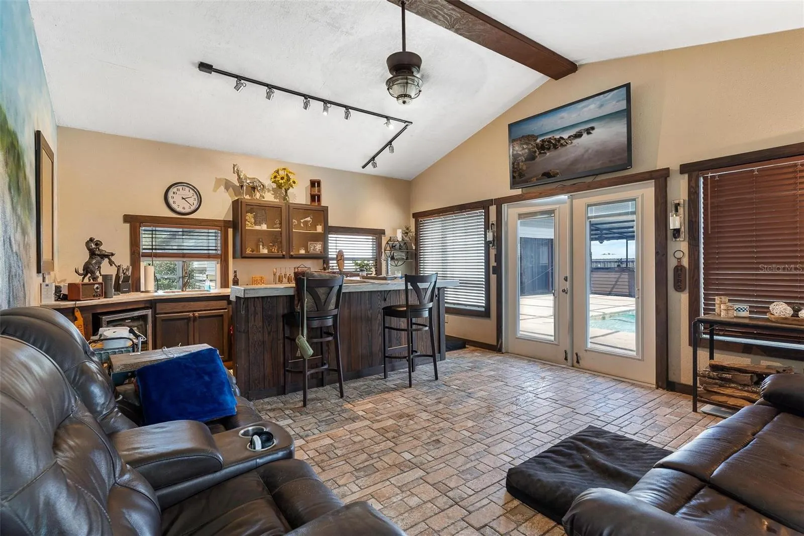 7086 NUMBER TWO RD