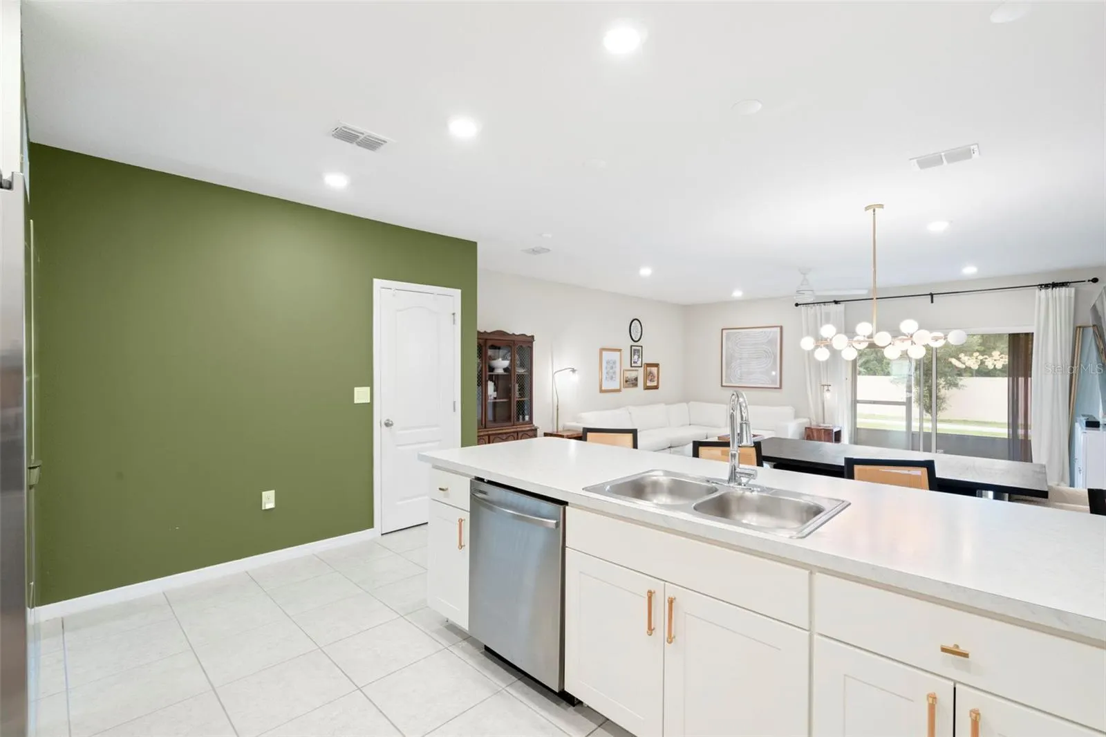4803 CORAL CASTLE DR