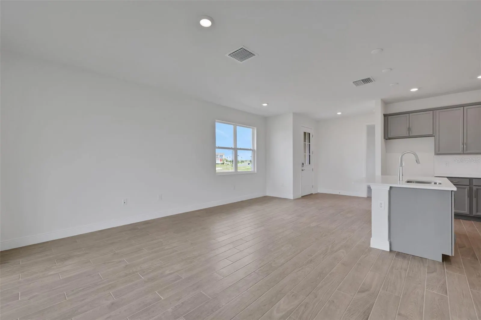 7583 SEA OAK CT