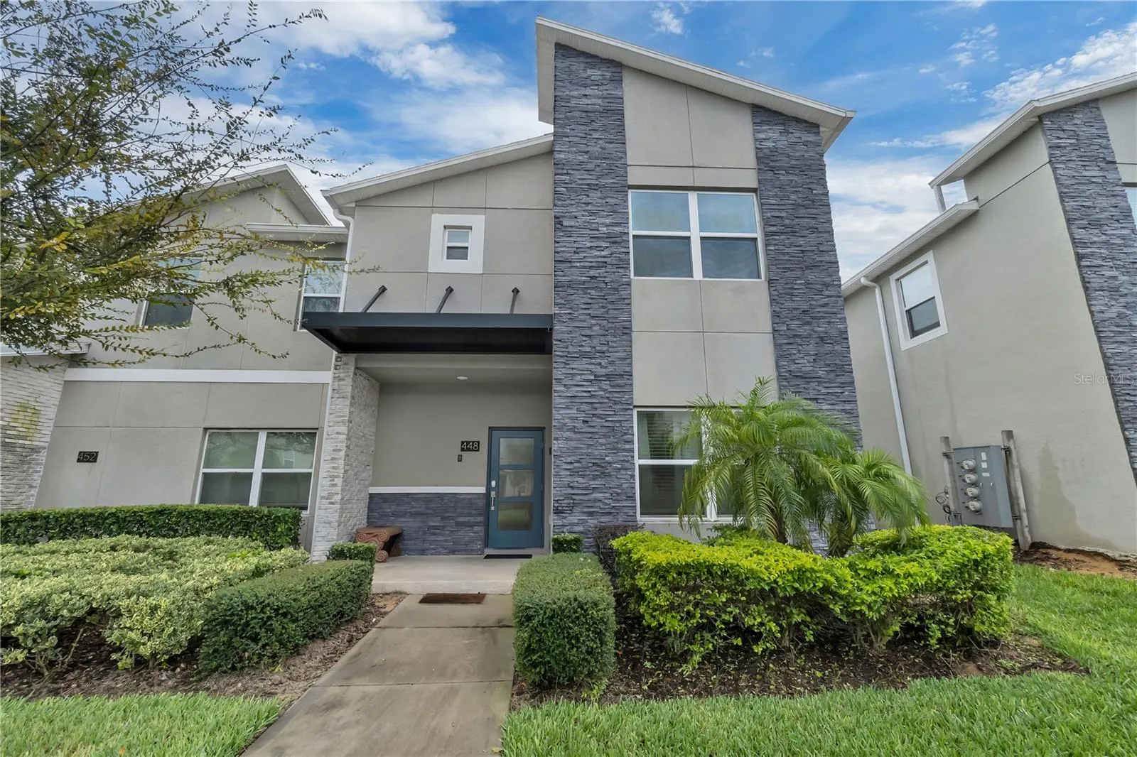 448 OCEAN COURSE AVE