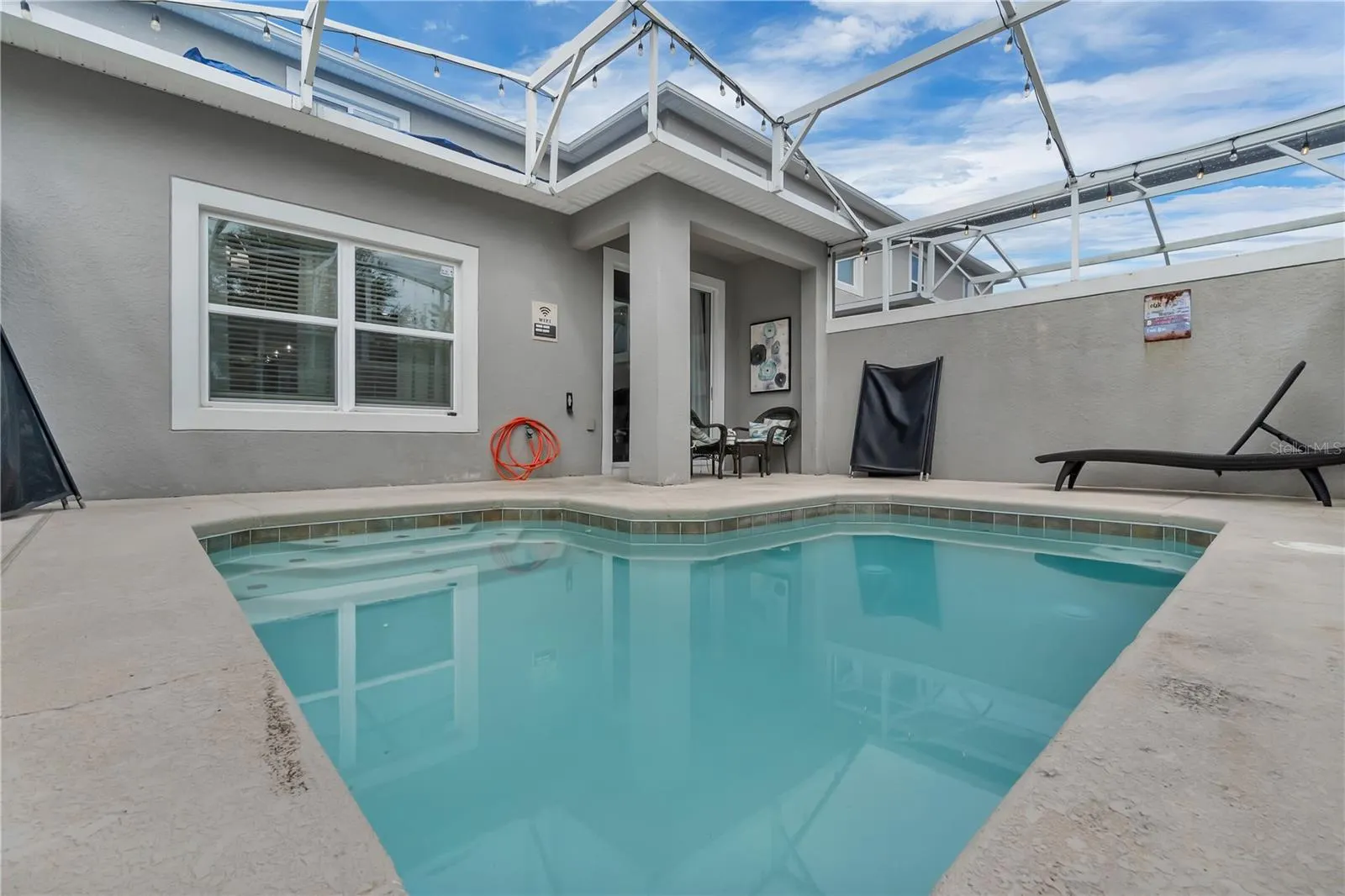 448 OCEAN COURSE AVE