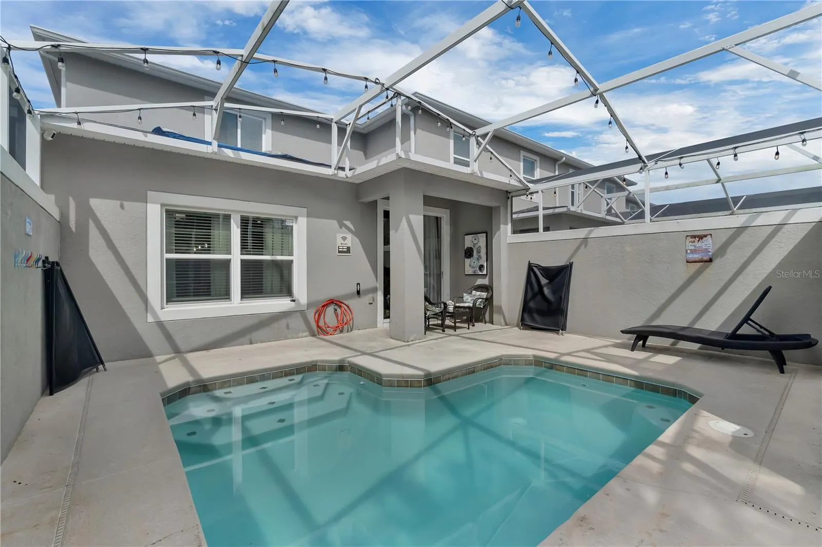 448 OCEAN COURSE AVE