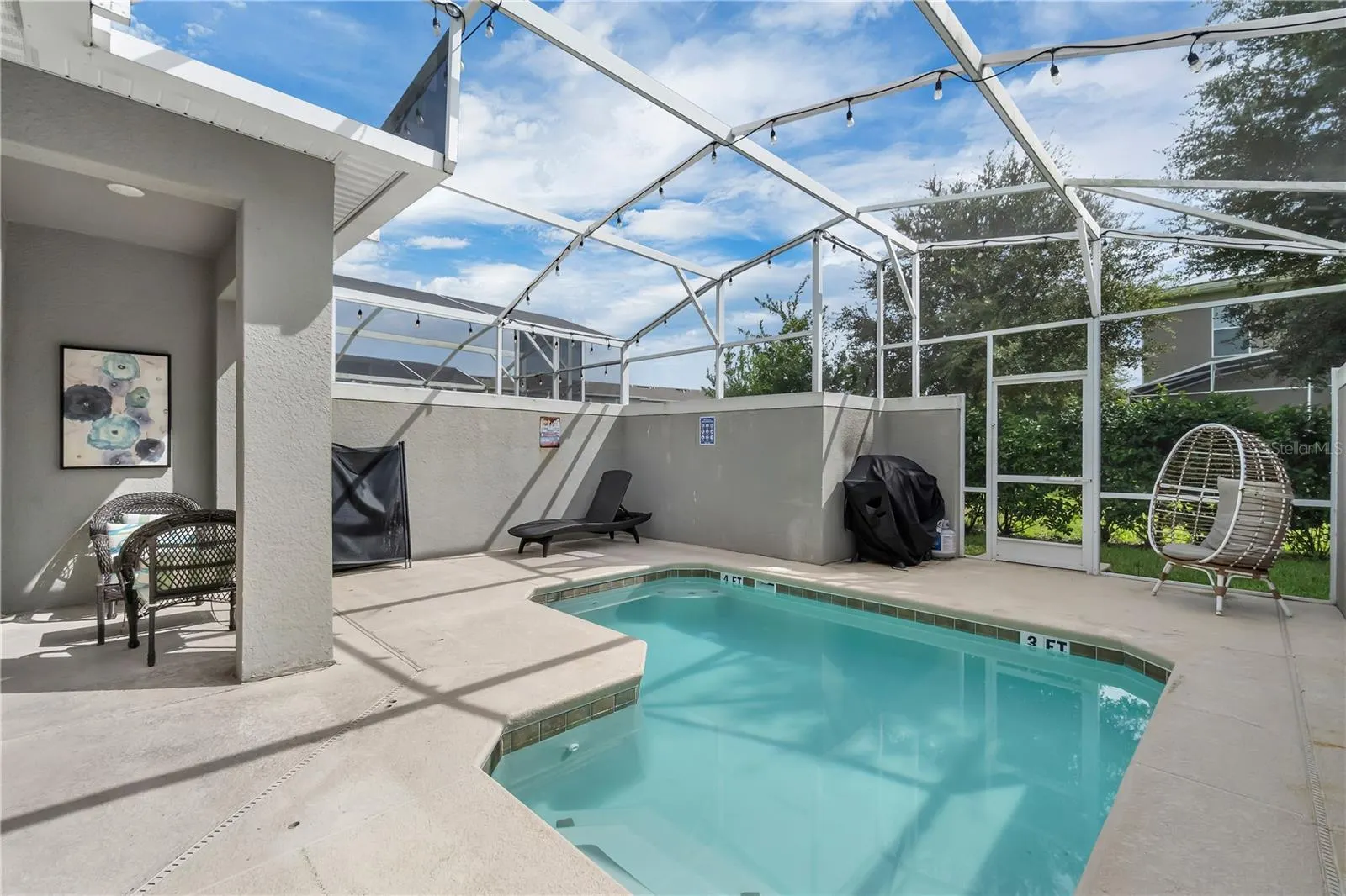 448 OCEAN COURSE AVE