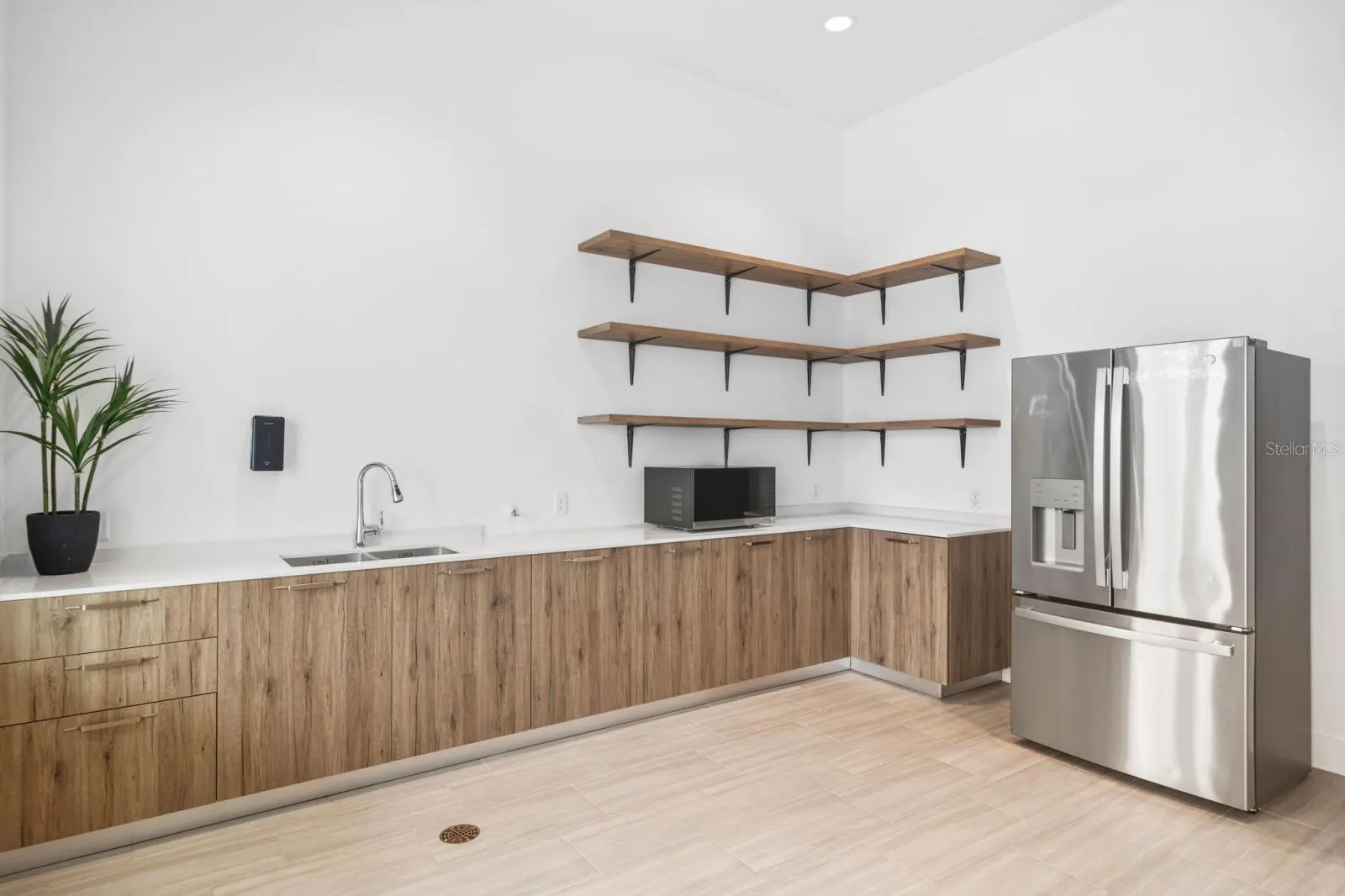 384 FAMAGUSTA DR