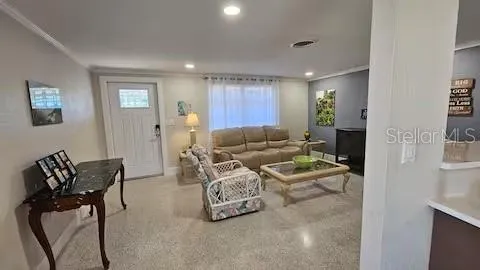 516 VILLAS DR