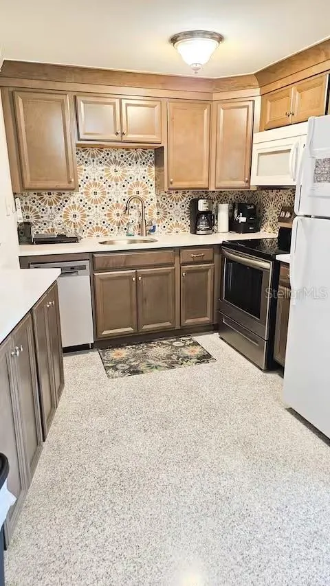 516 VILLAS DR