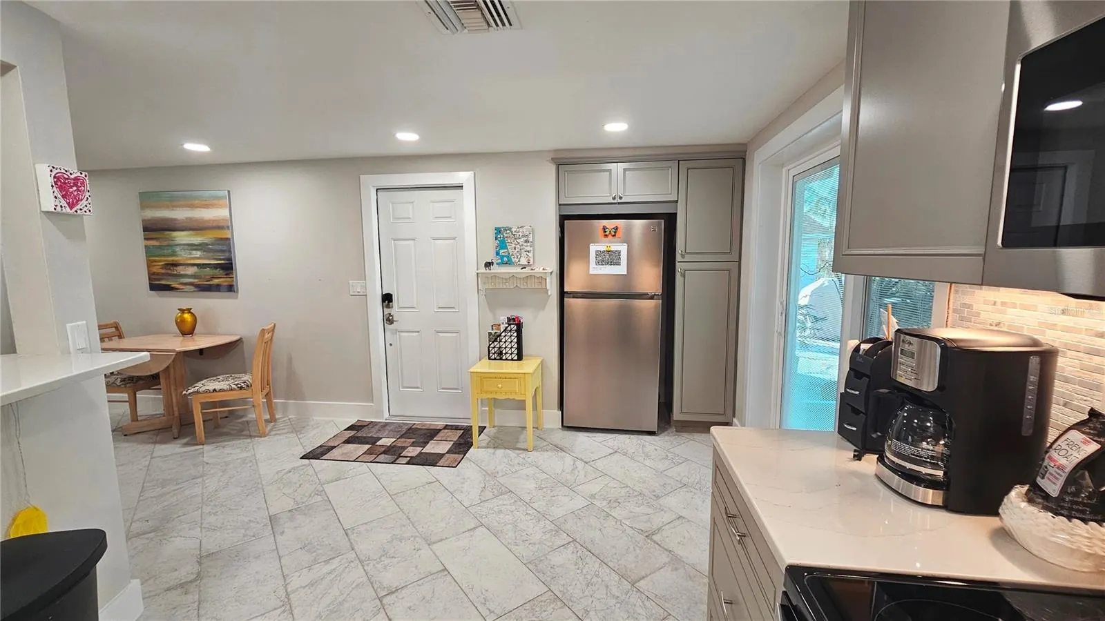 516 VILLAS DR