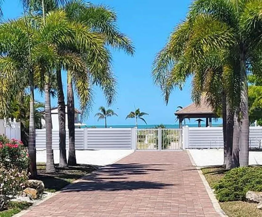 516 VILLAS DR