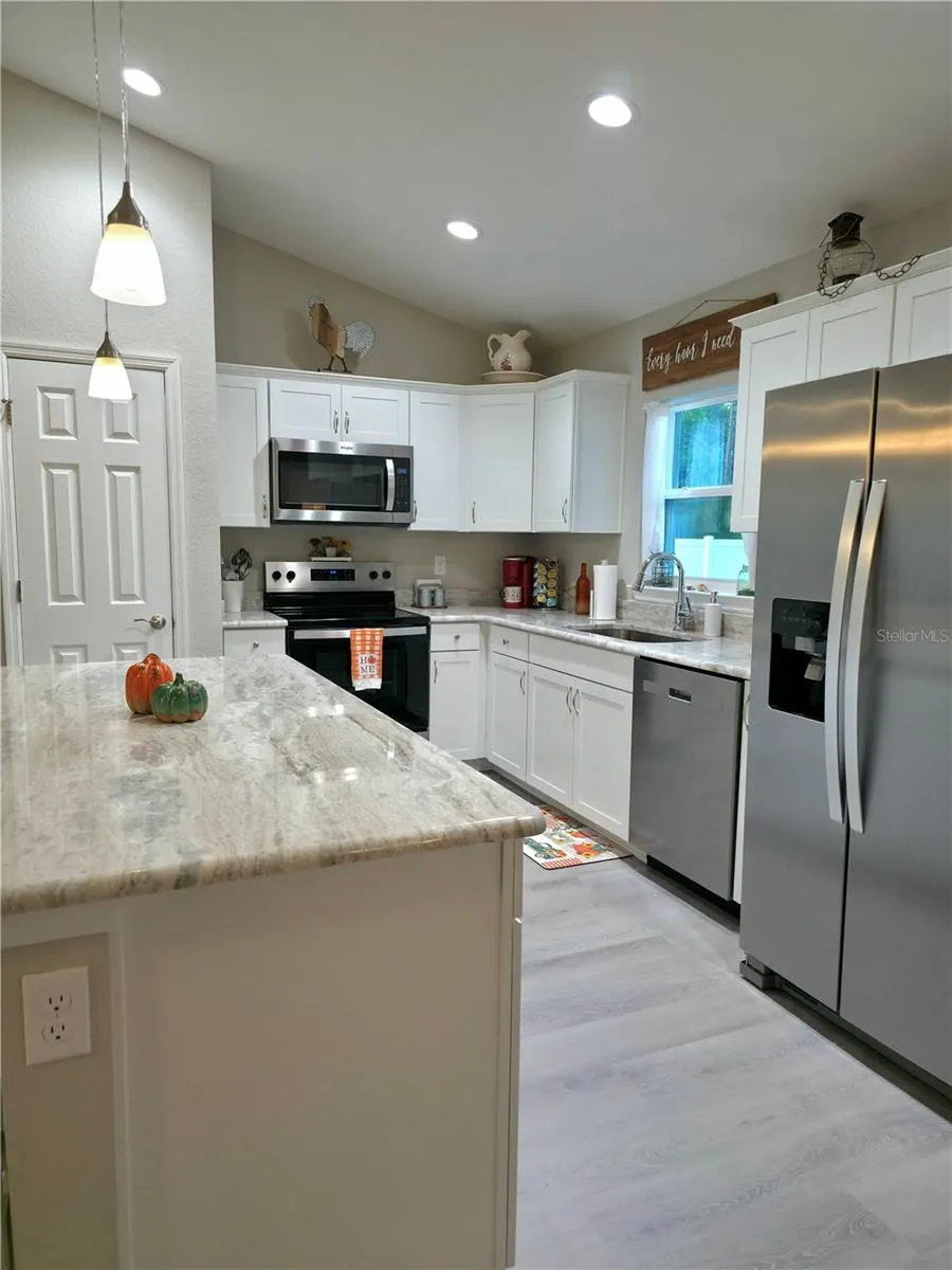 13 FISHER LN TRK