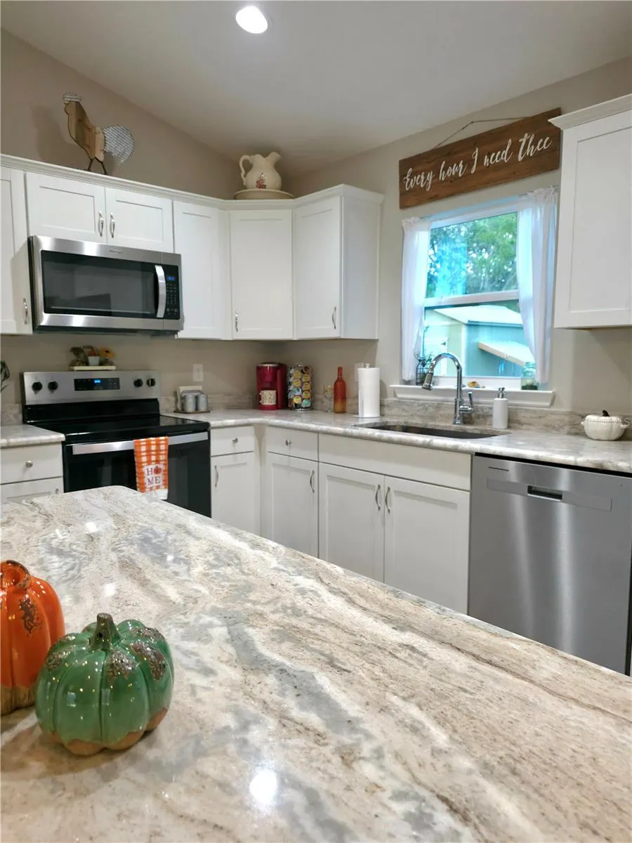 13 FISHER LN TRK