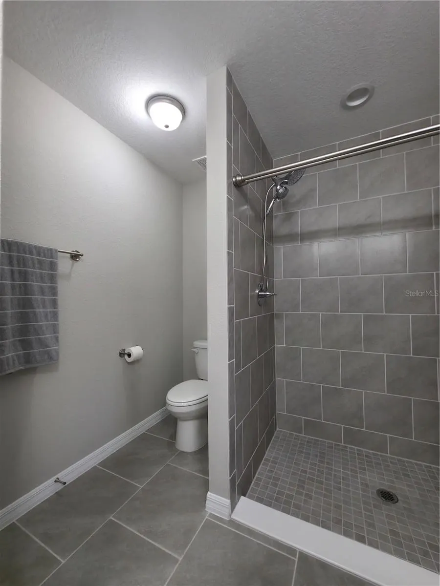 13 FISHER LN TRK