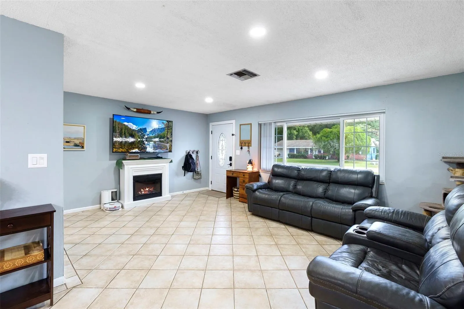 408 CENTURY AVE