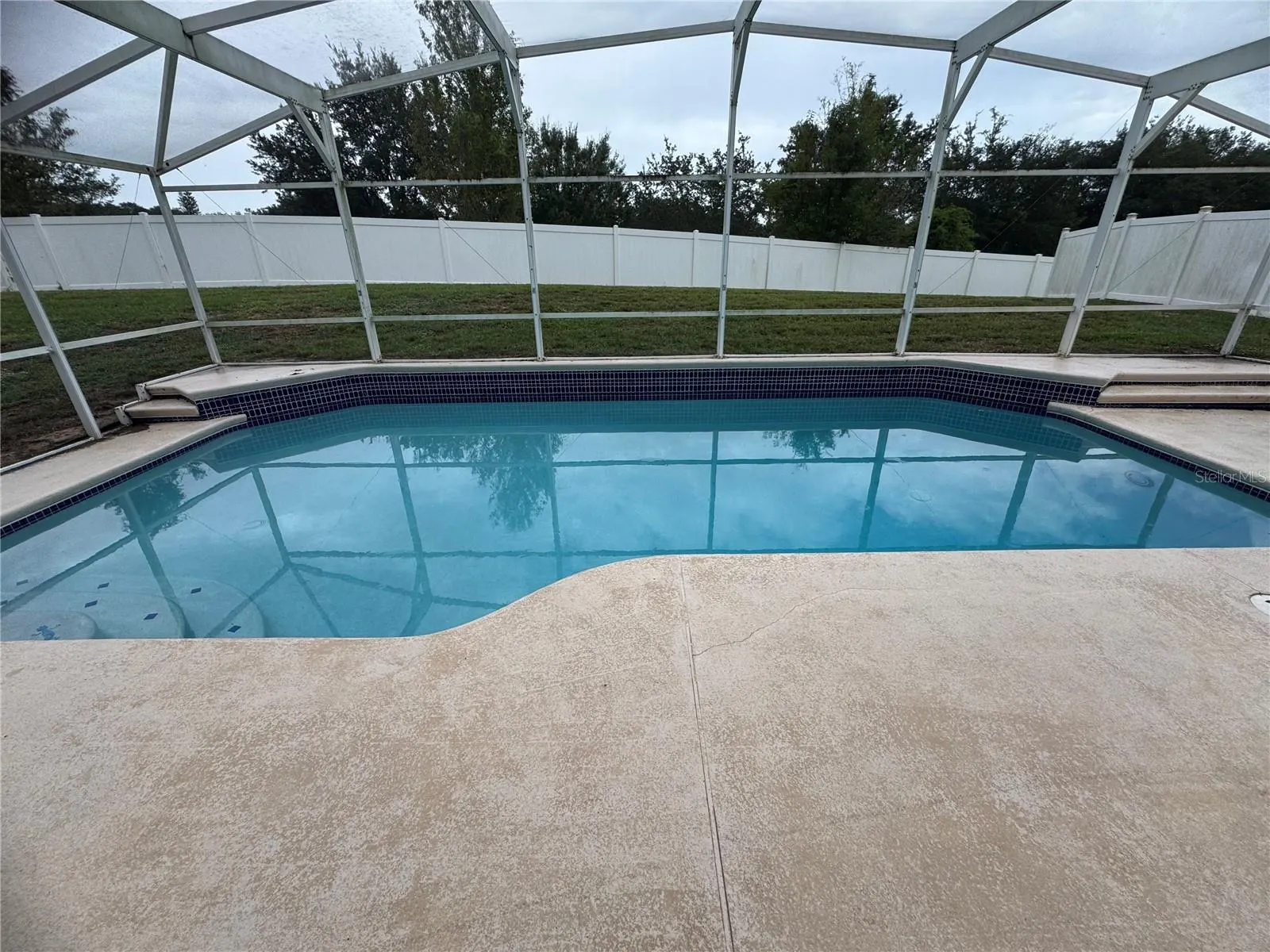 648 LOCKBREEZE DR