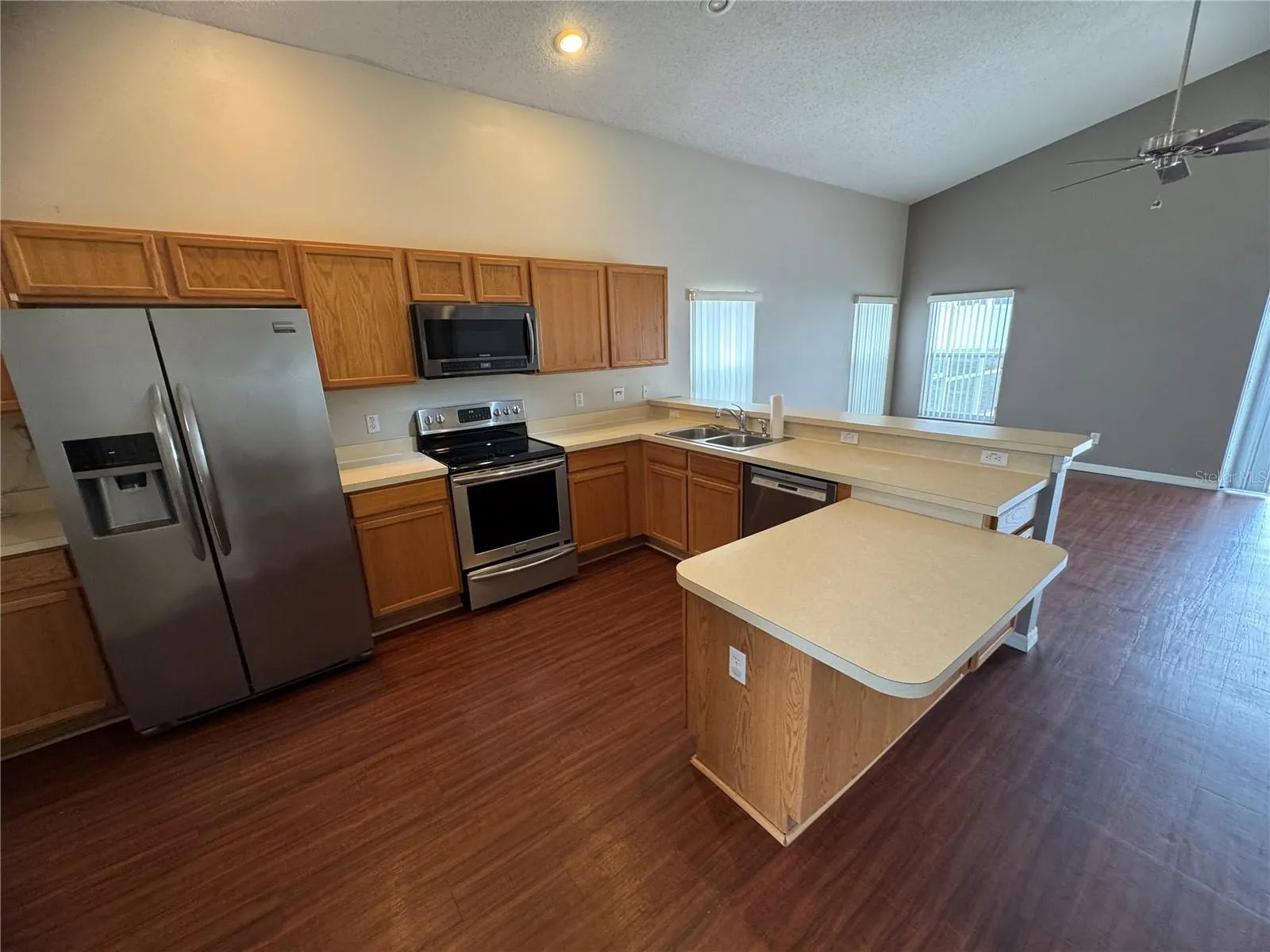 648 LOCKBREEZE DR