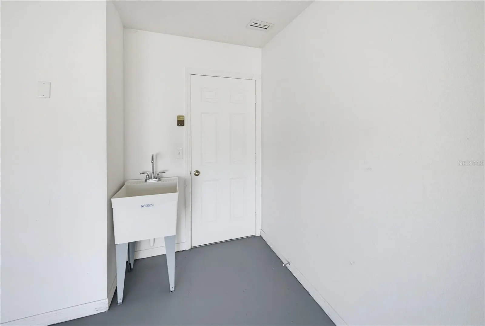 5251 LOS PALMA VISTA DR