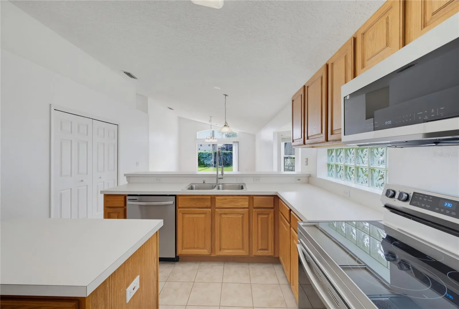 5251 LOS PALMA VISTA DR