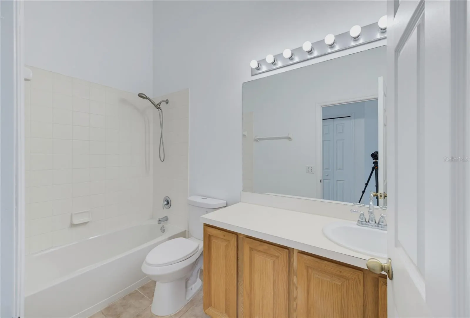 5251 LOS PALMA VISTA DR