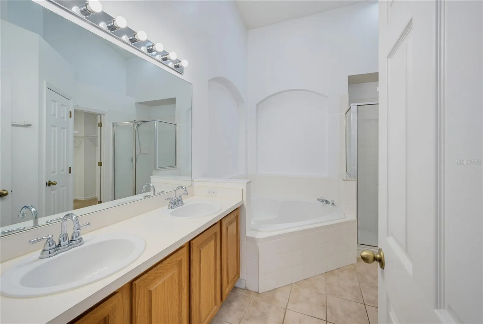 5251 LOS PALMA VISTA DR