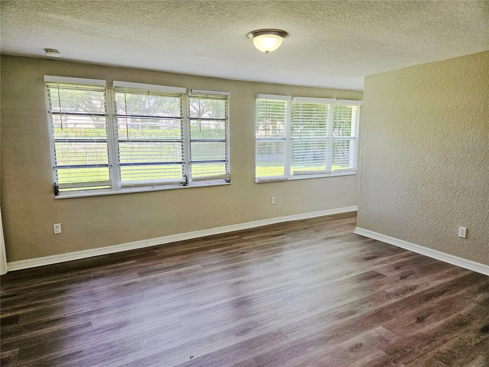 2160 ALEMANDA DR