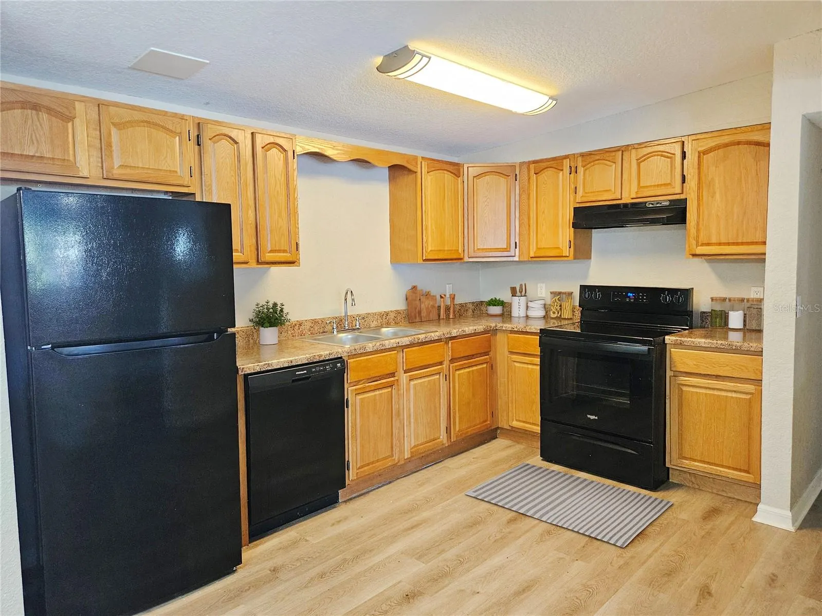 2160 ALEMANDA DR