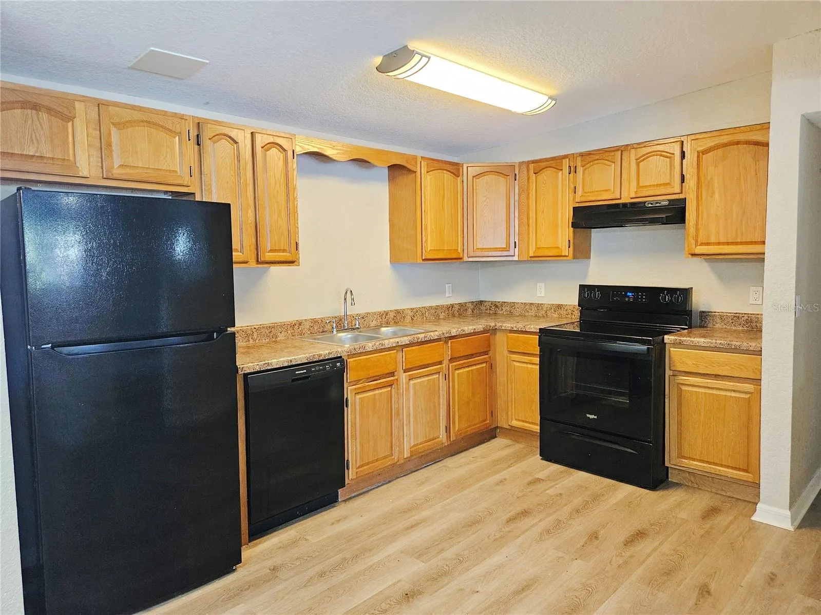 2160 ALEMANDA DR