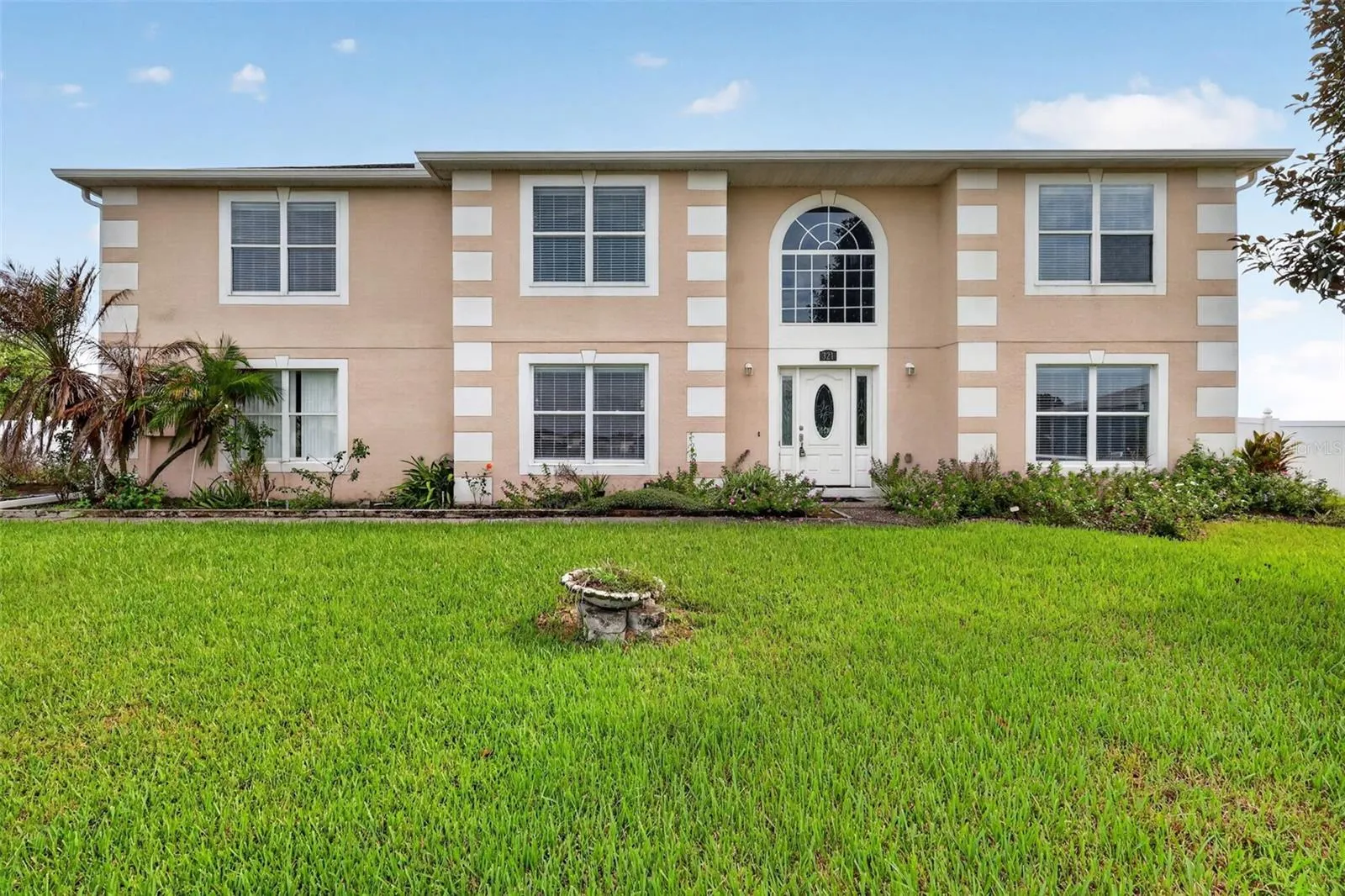 321 LAKE HILLS LN