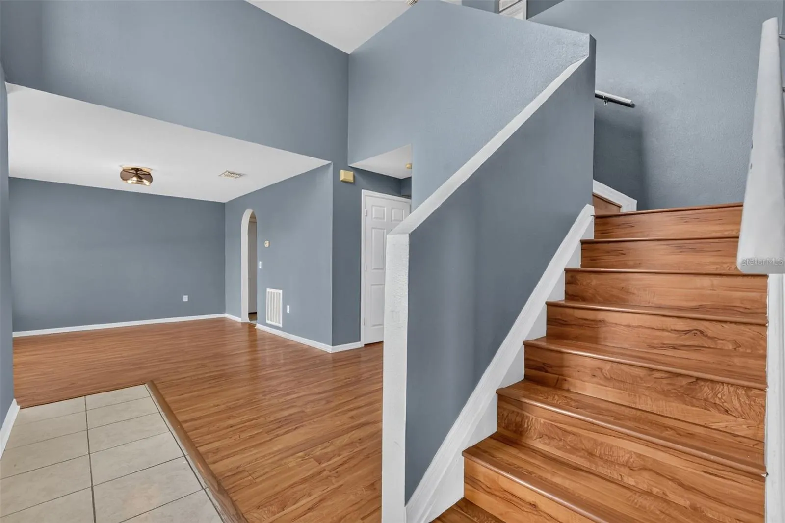 321 LAKE HILLS LN