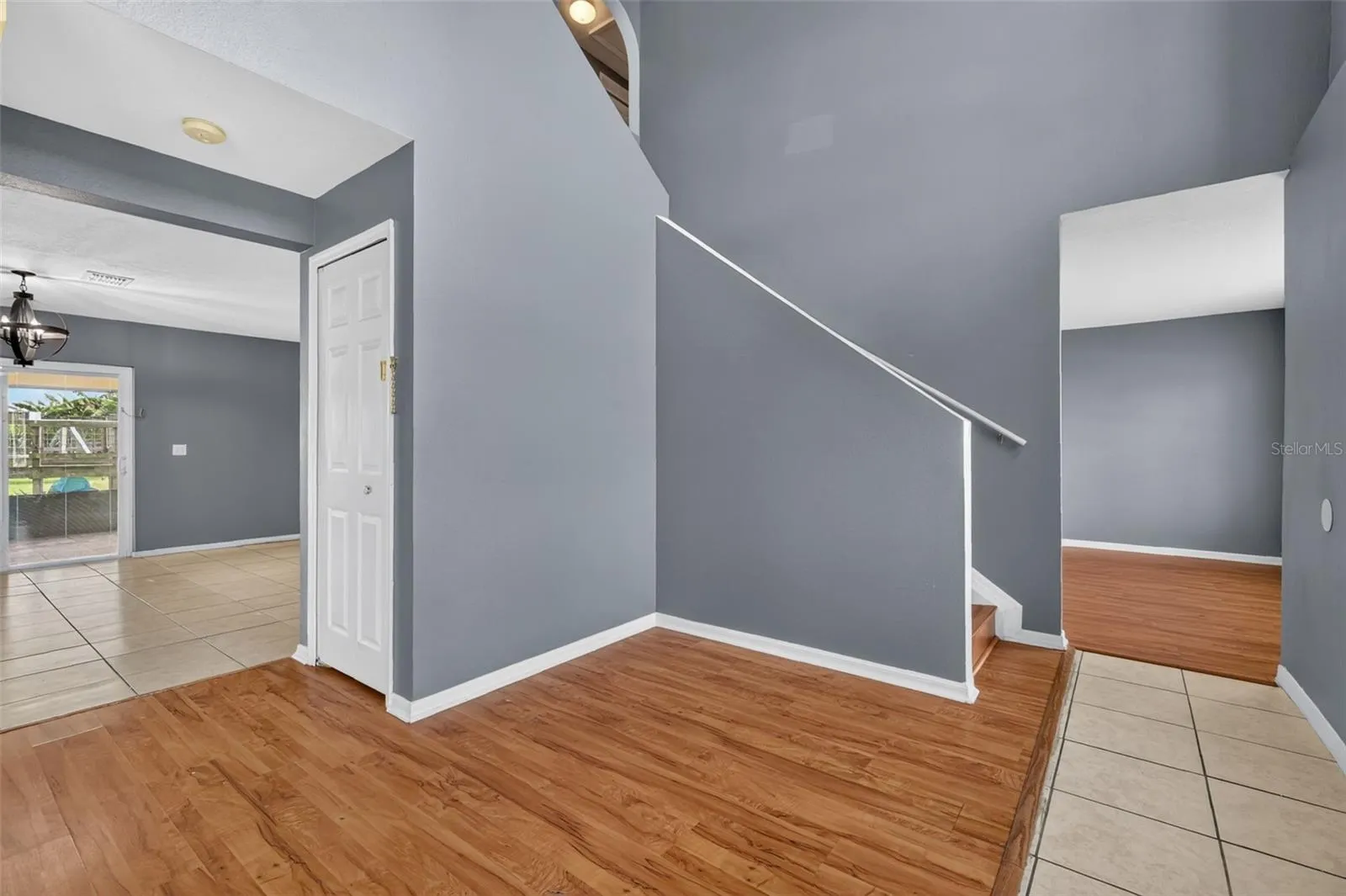 321 LAKE HILLS LN