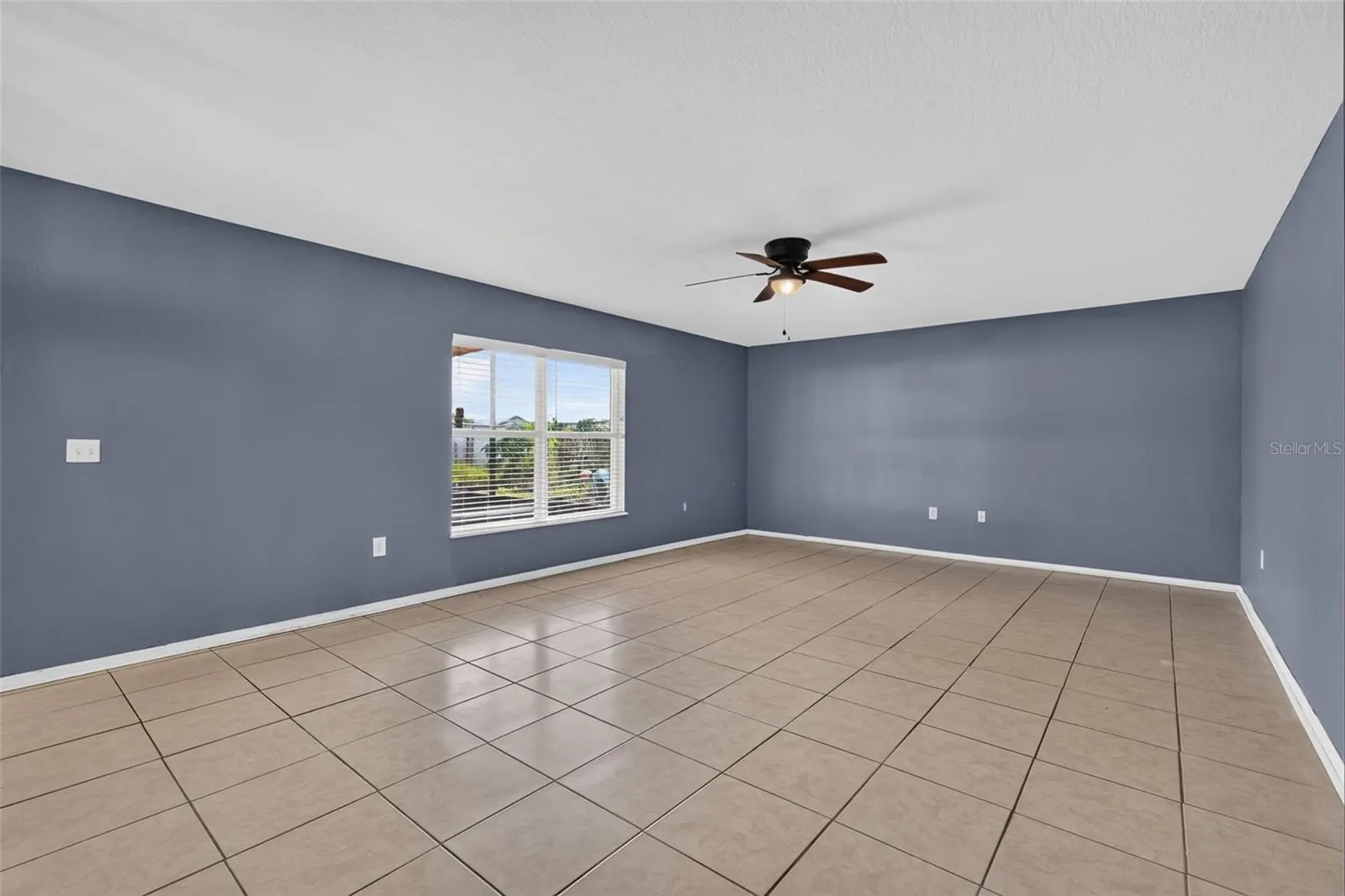 321 LAKE HILLS LN