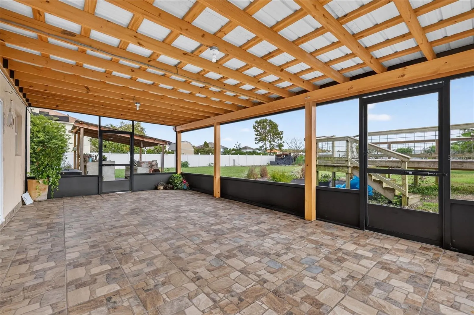 321 LAKE HILLS LN