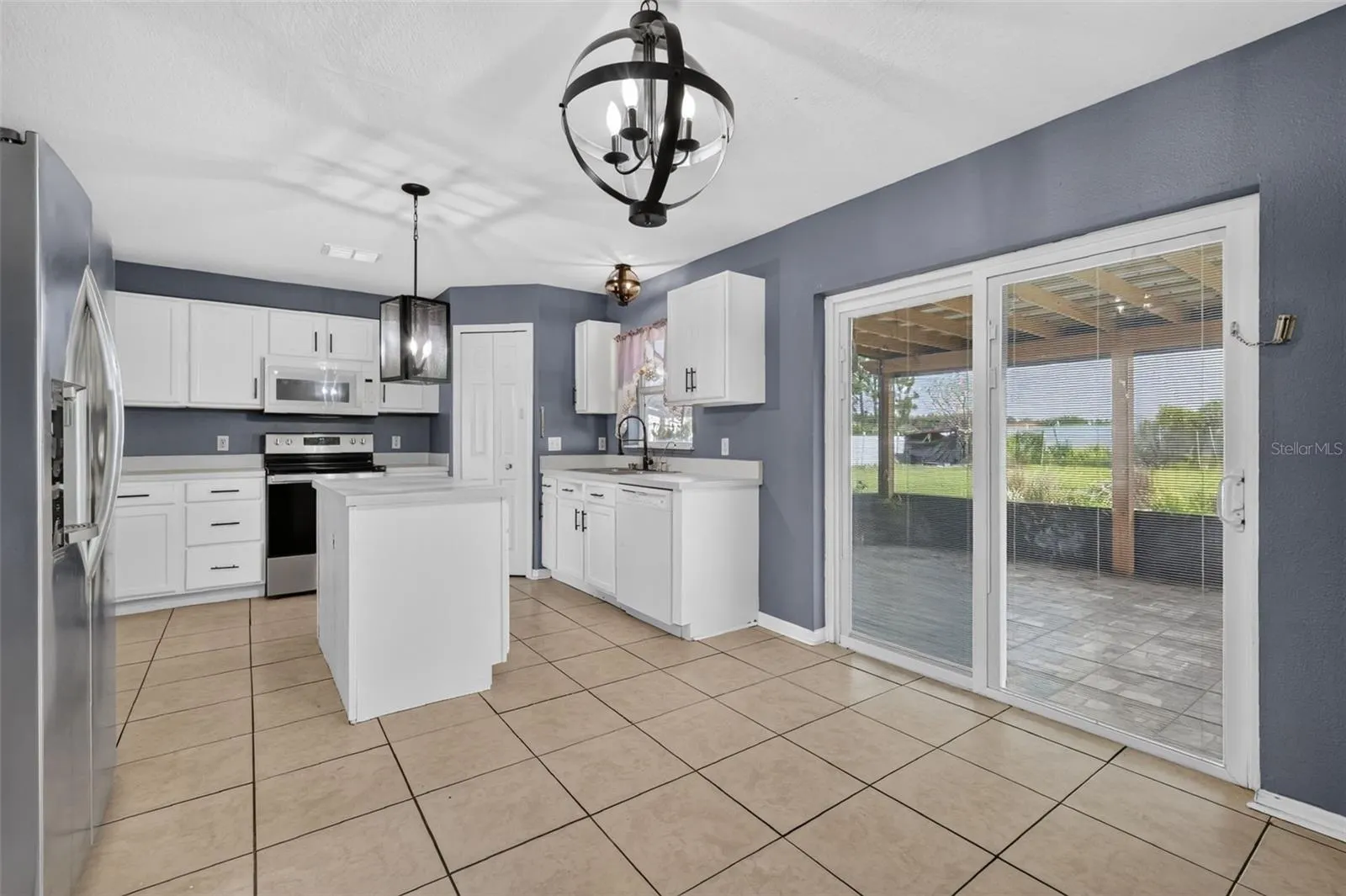 321 LAKE HILLS LN