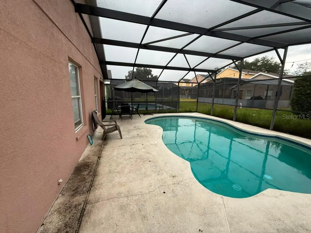 1875 ROYAL RIDGE DR