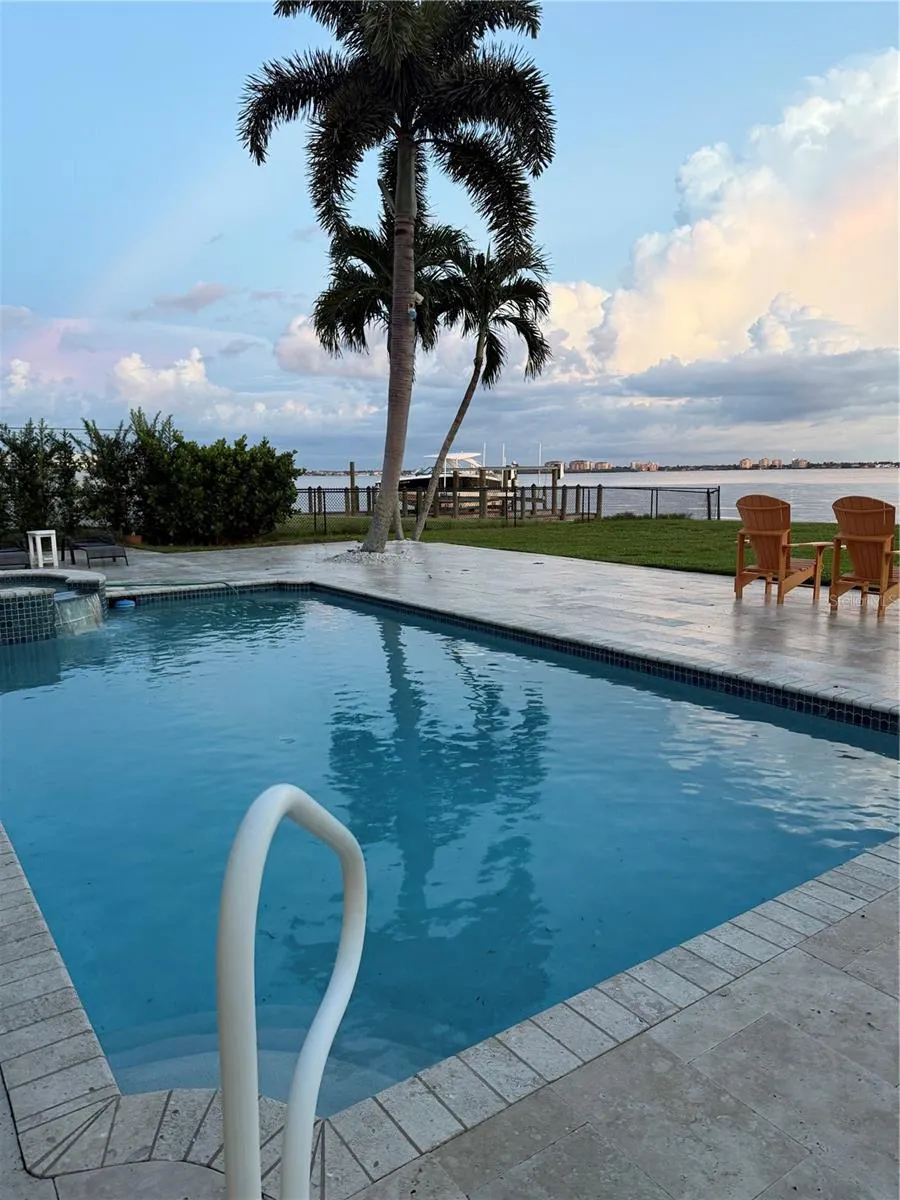 264 BAYSHORE DR
