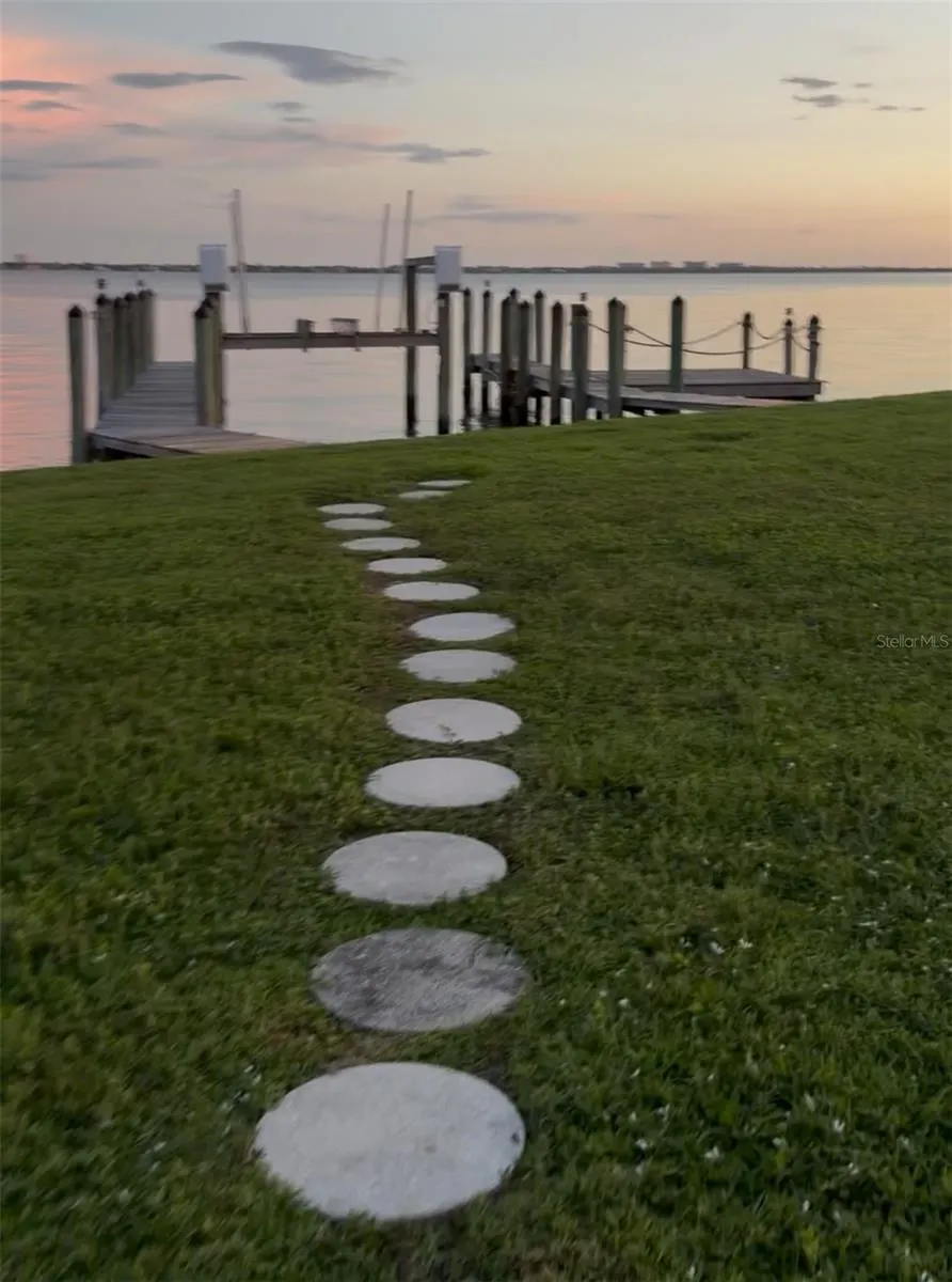 264 BAYSHORE DR